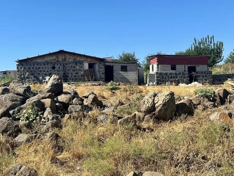 Narin Güran cinayetinde son dakika gelişmesi! Ahırdan sonra şimdi de halı şüphesi: Jandarma hepsine el koydu!