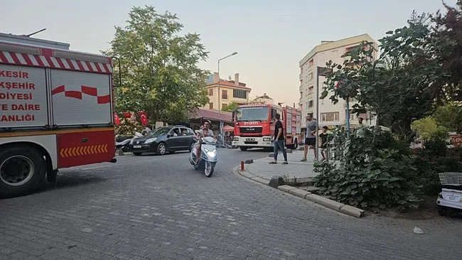 Balıkesir’deki deprem sonrası uzmanlar uyardı: Hasarlı yapılara girmeyin…