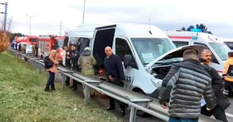 Havalimanı personelini taşıyan servis minibüsü bariyere çarptı: 1 ‘i ağır 6 kişi yaralandı
