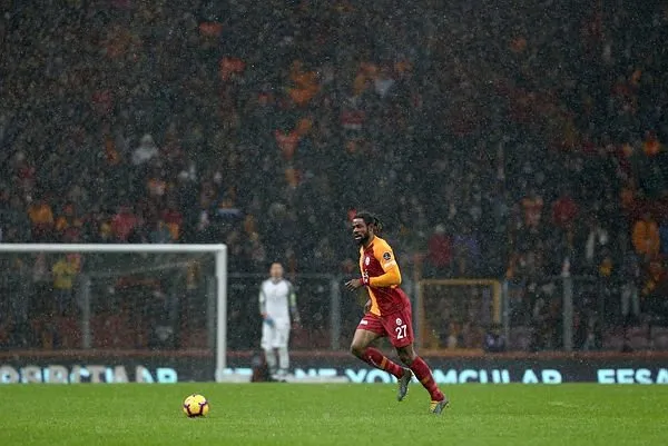 Galatasaray’da Luyindama’nın bileti kesildi!