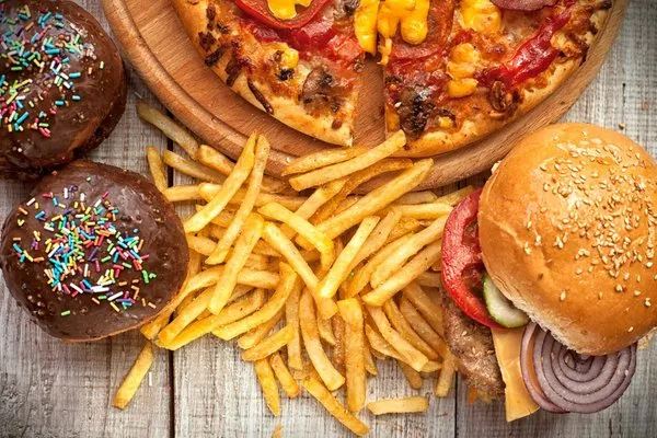 Sürekli fast food yiyen aceleci olur