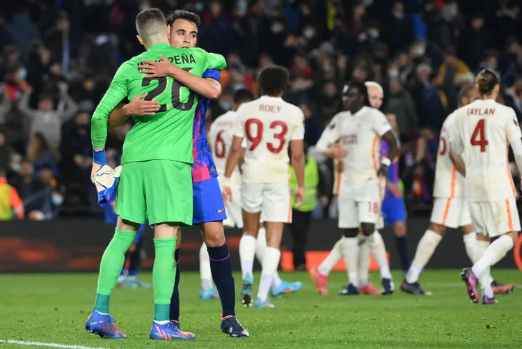 son-dakika-barcelona-galatasaray-maci-sonrasi-gonderme-camp-nouda-tarih-yazdilar-1646981776442.jpg