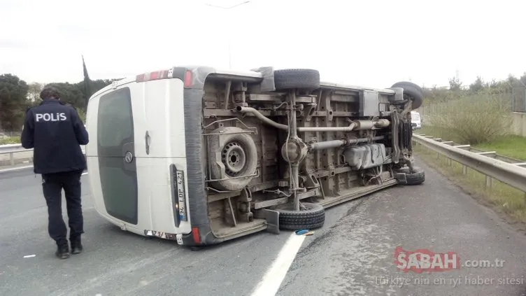 Servis aracı İstanbul Havalimanı dönüşü Hasdal yolunda kaza yaptı