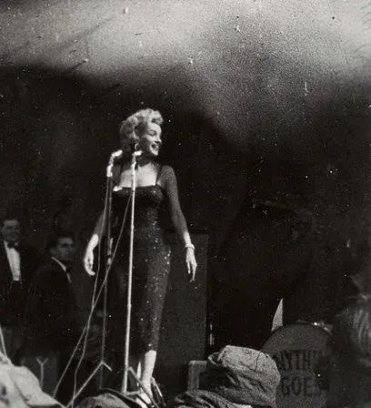 Marilyn Monroe hiç görülmemiş fotoğraflarıyla şaşırttı!
