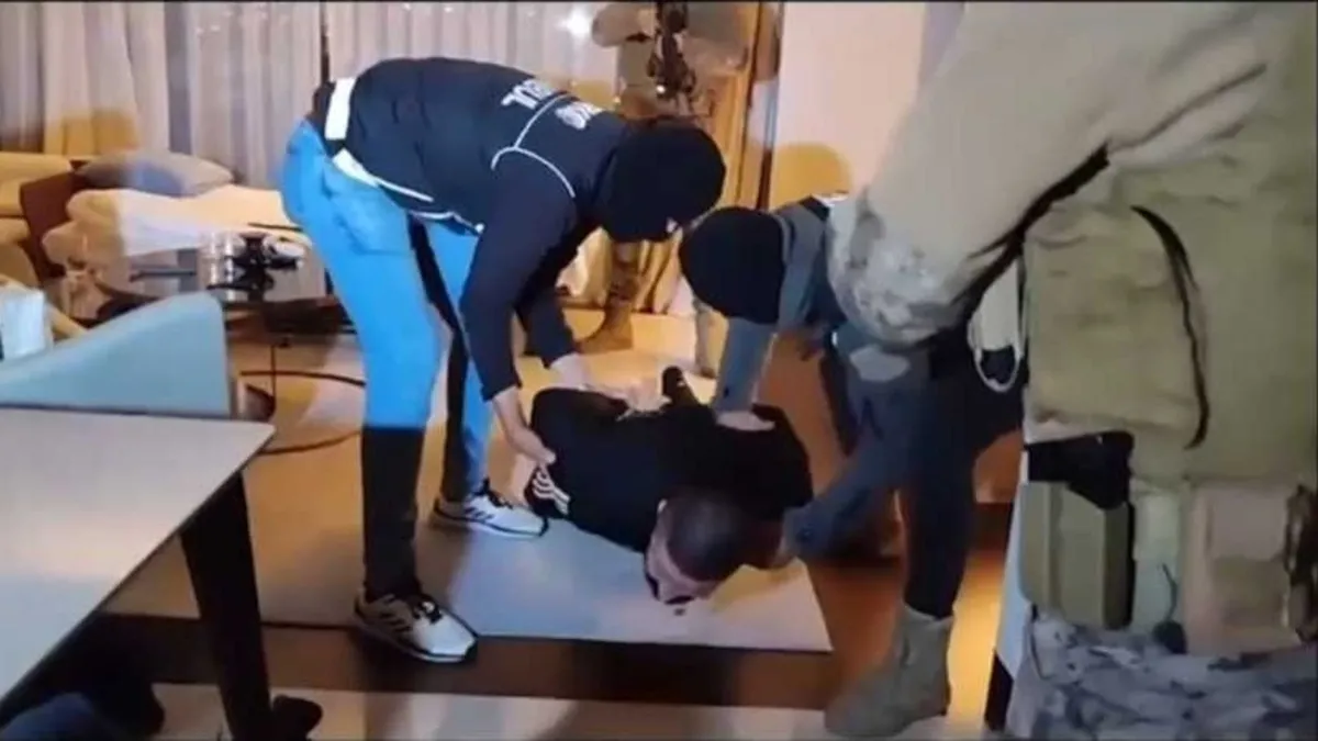 11 firariye kırmızı bülten kıskacı