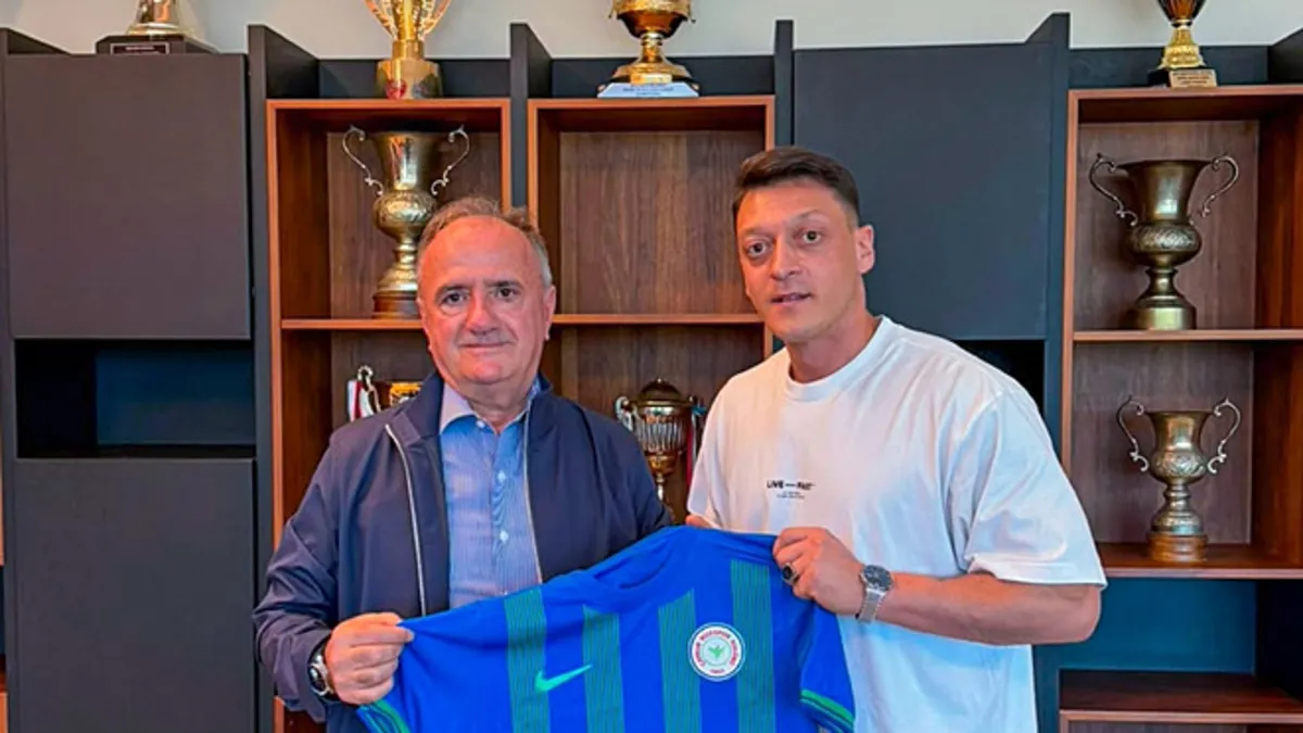 Çaykur Rizespor Başkanı Saruhan, “Rizespor Akademi” için Mesut Özil ile bir araya geldi Çaykur Rizespor Başkanı Saruhan, “Rizespor Akademi” için Mesut Özil ile bir araya geldi