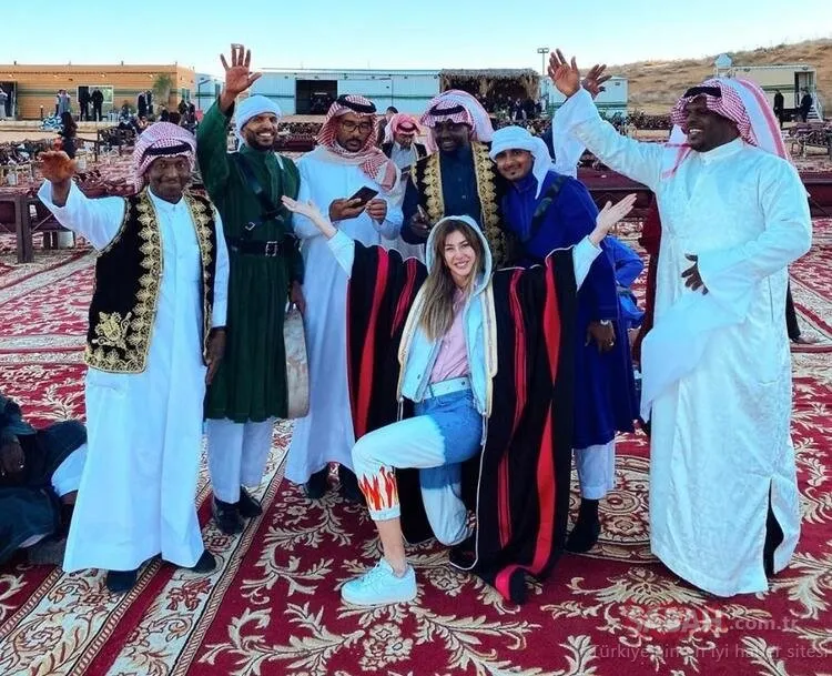 Şeyma Subaşı Riyad’dan bildiriyor! Şeyma Subaşı Suudi Arabistan’ın tekno müzik festivalinde...