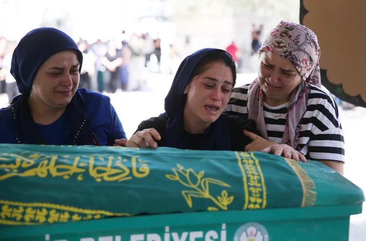 İzmir’de baba katliamı: Anne 3 evladını toprağa verdi! Hanginize yanayım Nira’yı ortalarına gömsünler o kardeşlerini korur