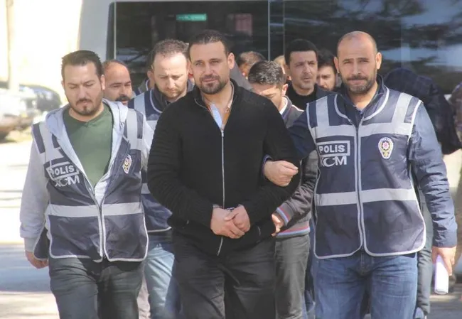 SON DAKİKA… Sahte psikolog Volkan Uçak hakkında dikkat çeken iddia! Cep telefonundan çıktı: 250 bin TL’ye doçentlik!