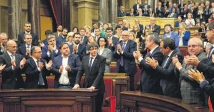 Katalonya bağımsızlık ilanını askıya aldı