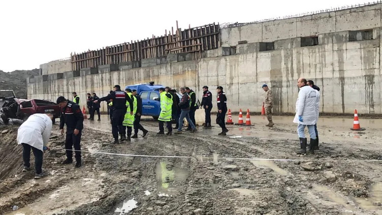 Aydın’da 3 kişi öldü! Viyadük için açılan çukura düştüler!
