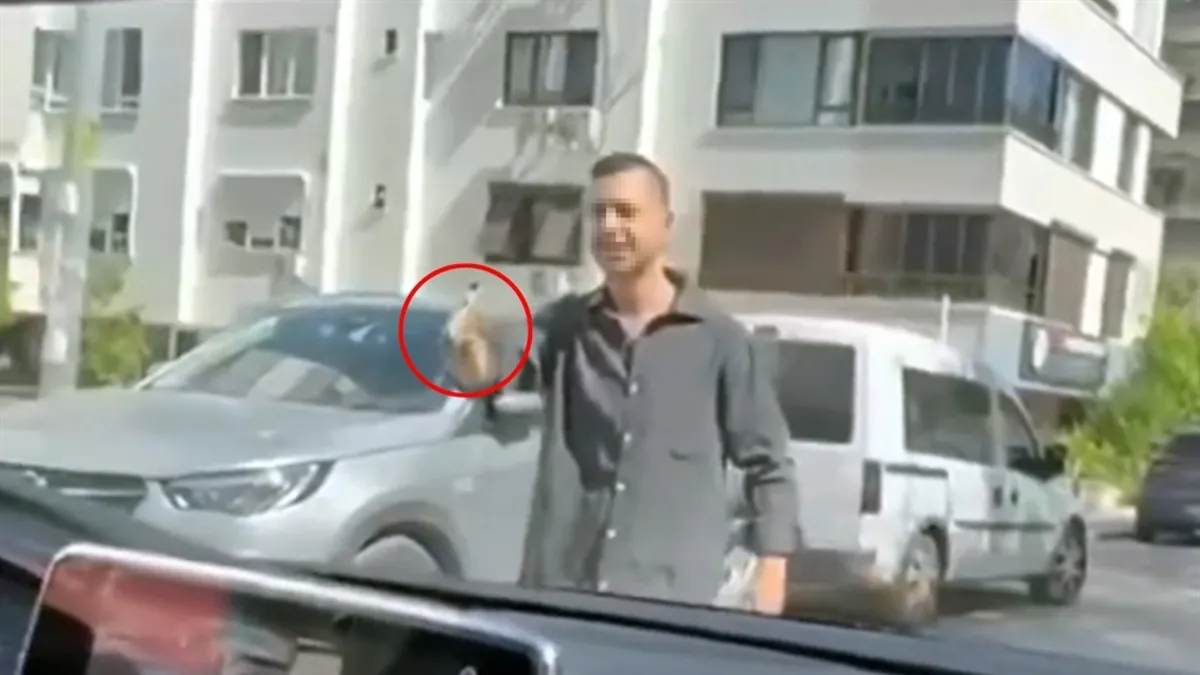 Antalya’da kadınlara tabanca doğrultan sürücü tutuklandı! Antalya’da kadınlara tabanca doğrultan sürücü tutuklandı!