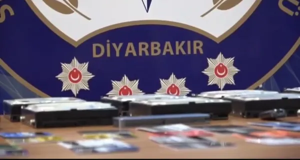 diyarbakir-merkezli-8-ilde-bungalov-dolandiricilik-operasyonu-210-milyon-liralik-vurgun-1775991205247.jpg