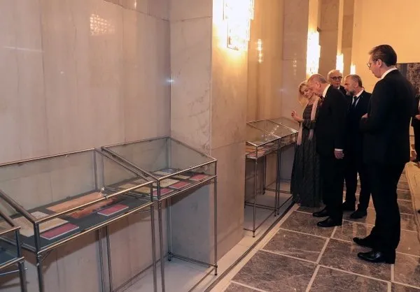 Başkan Erdoğan ve Sırbistan Cumhurbaşkanı Vucic arşiv sergisini gezdi