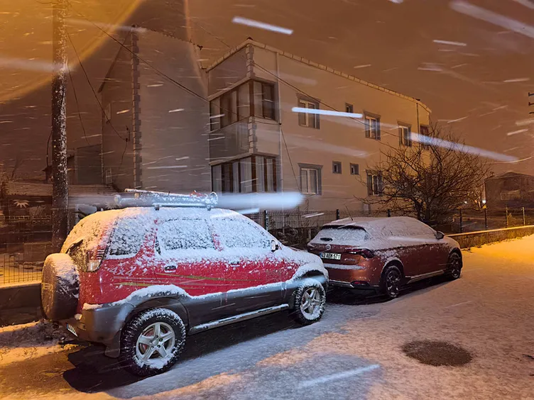 SON DAKİKA | Kar yurda giriş yaptı! İstanbul’a ne zaman kar yağacak? Sarı kodlu alarm; o ilçelere flaş uyarı