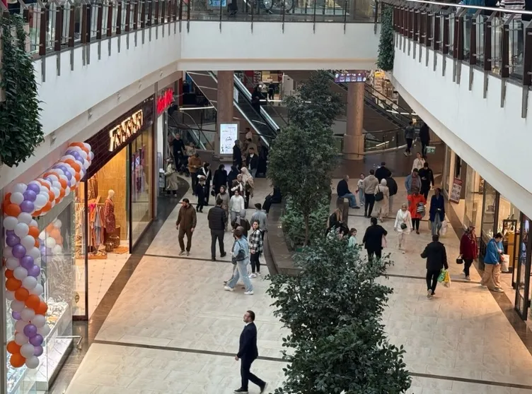 İstanbul’da boykot çağrısı karşılık bulmadı! AVM ve restoranlarda yoğunluk yaşandı!