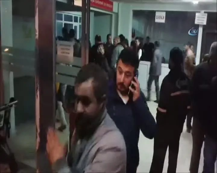 24 işçi yemekten zehirlendi