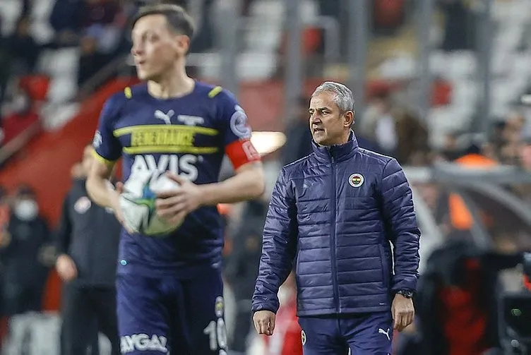Son dakika: İsmail Kartal’ın ilk maçında Fenerbahçe’de Mesut Özil krizi! O kararın ardından şaşkınlığını gizleyemedi…