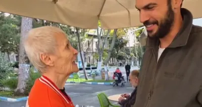 Spot ışıklarından Darülaceze’ye! Oyuncu Tolga Mendi’den Sevgi Can Danlı’ya anlamlı ziyaret!