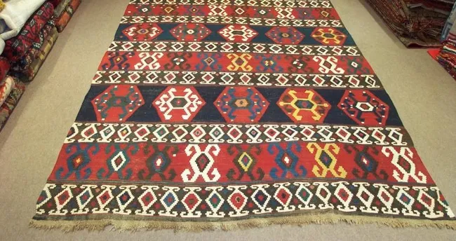 Nakışlı ince kilime ne ad verilir?