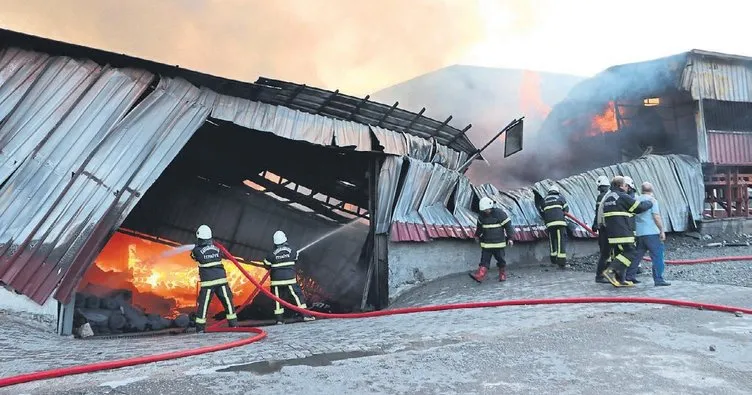 Tekstil fabrikası yangında kül oldu