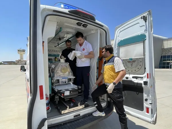 ambulans-ucak-14-gunluk-avsin-ajda-bebek-icin-mardinden-havalandi-1784460641379.jpg