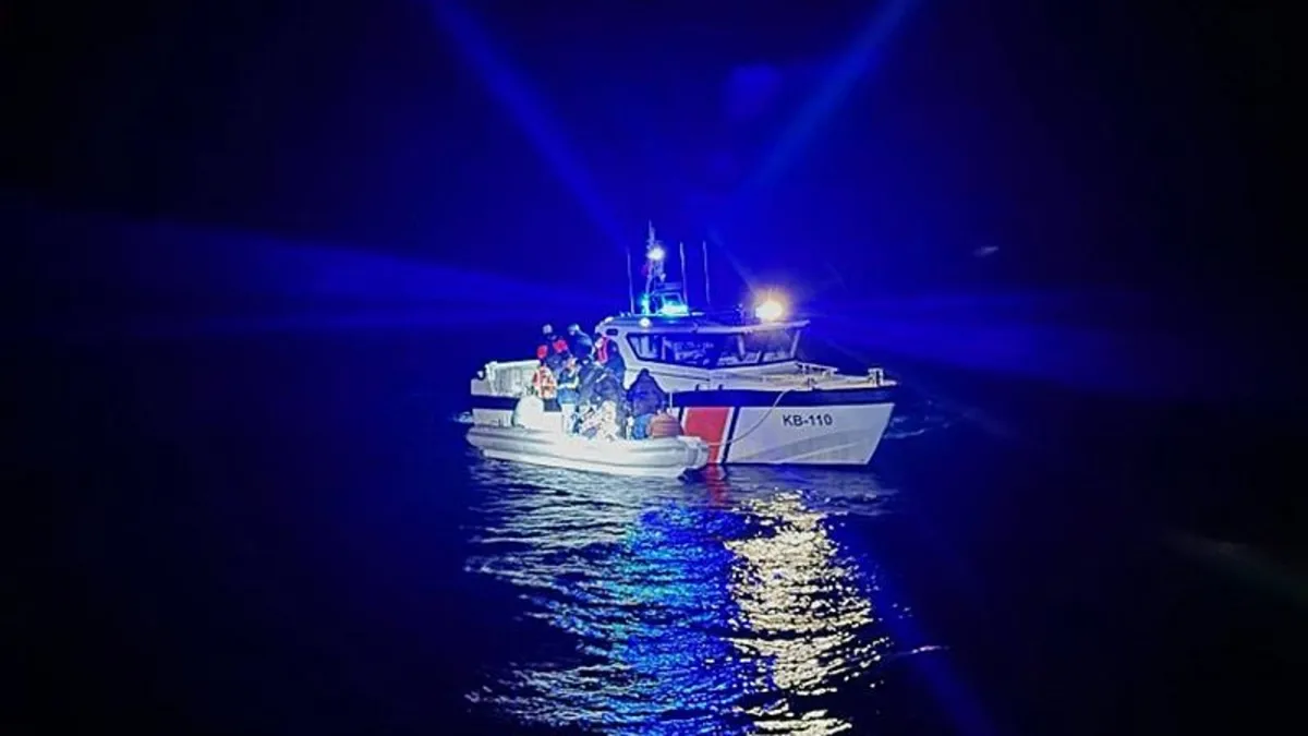 Bodrum açıklarında 19 düzensiz göçmen yakalandı Bodrum açıklarında 19 düzensiz göçmen yakalandı