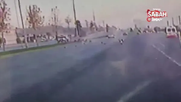Denizli'de motosikletin çarptığı kadın metrelerce ileri fırladı... Kaza anı kamerada | Video