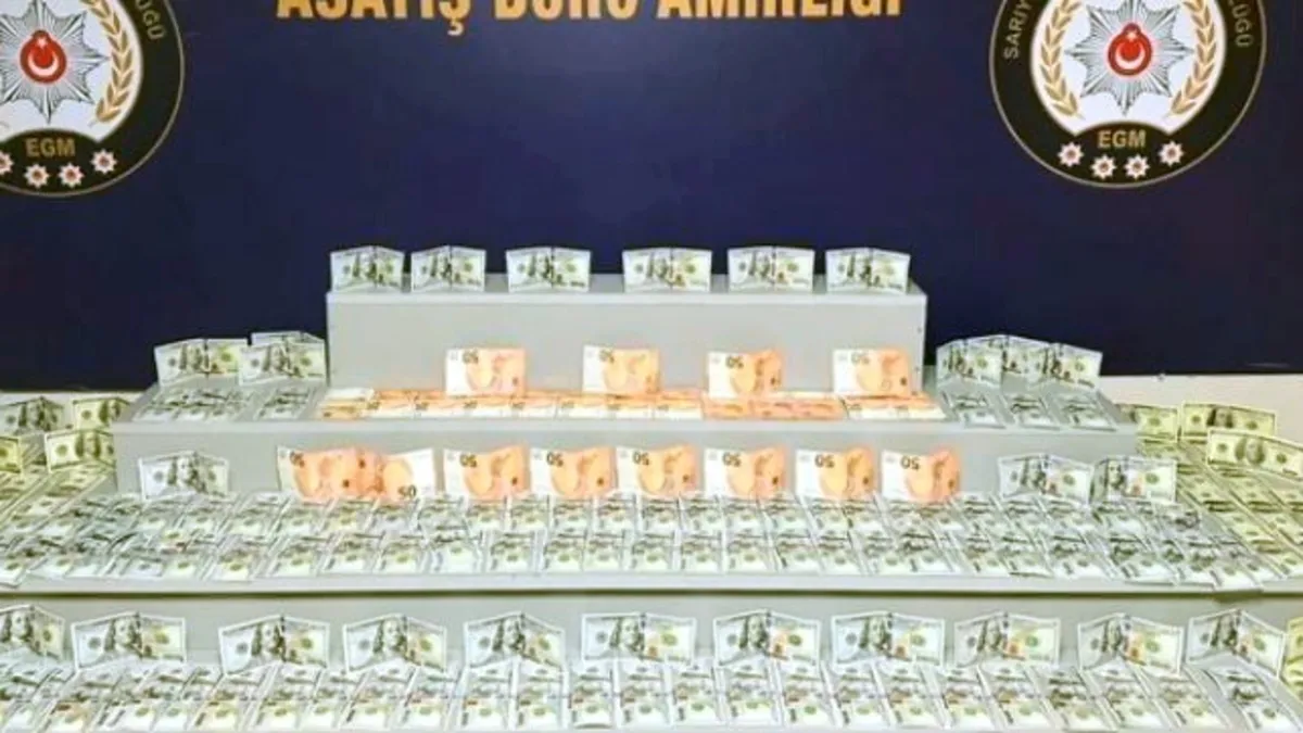 1 milyon lira değerinde sahte doları bankada bozdurmak isteyen kadın suçüstü yakalandı 1 milyon lira değerinde sahte doları bankada bozdurmak isteyen kadın suçüstü yakalandı