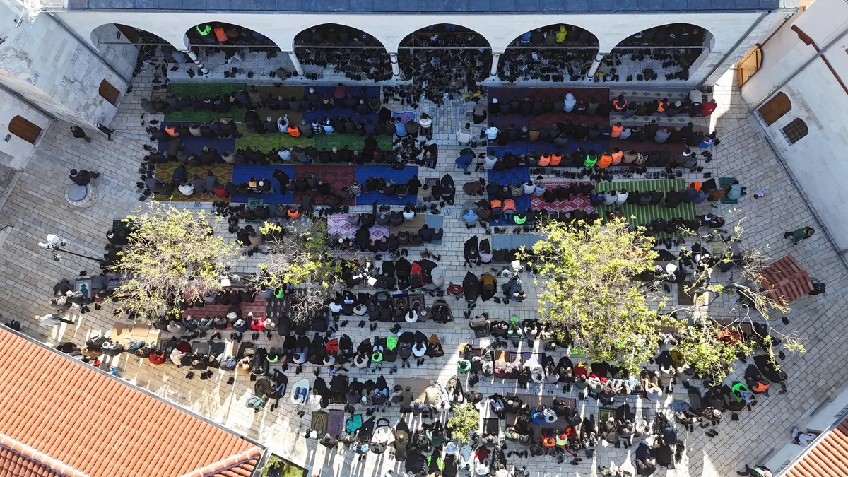 6 Şubat depreminde yerle bir olmuştu: Restore edilen Habibi Neccar Camii’nde ilk cuma namazı kılındı! 6 Şubat depreminde yerle bir olmuştu: Restore edilen Habibi Neccar Camii’nde ilk cuma namazı kılındı!