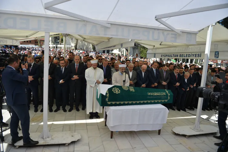 Şule Yüksel Şenler son yolculuğuna uğurlandı
