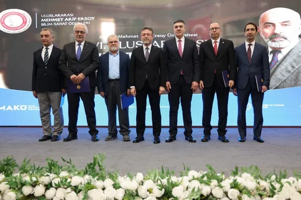6-uluslararasi-mehmet-akif-ersoy-bilim-ve-sanat-odulleri-sahiplerini-buldu-1766503106060.jpg