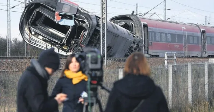 Yüksek hızlı tren raydan çıktı: 2 ölü