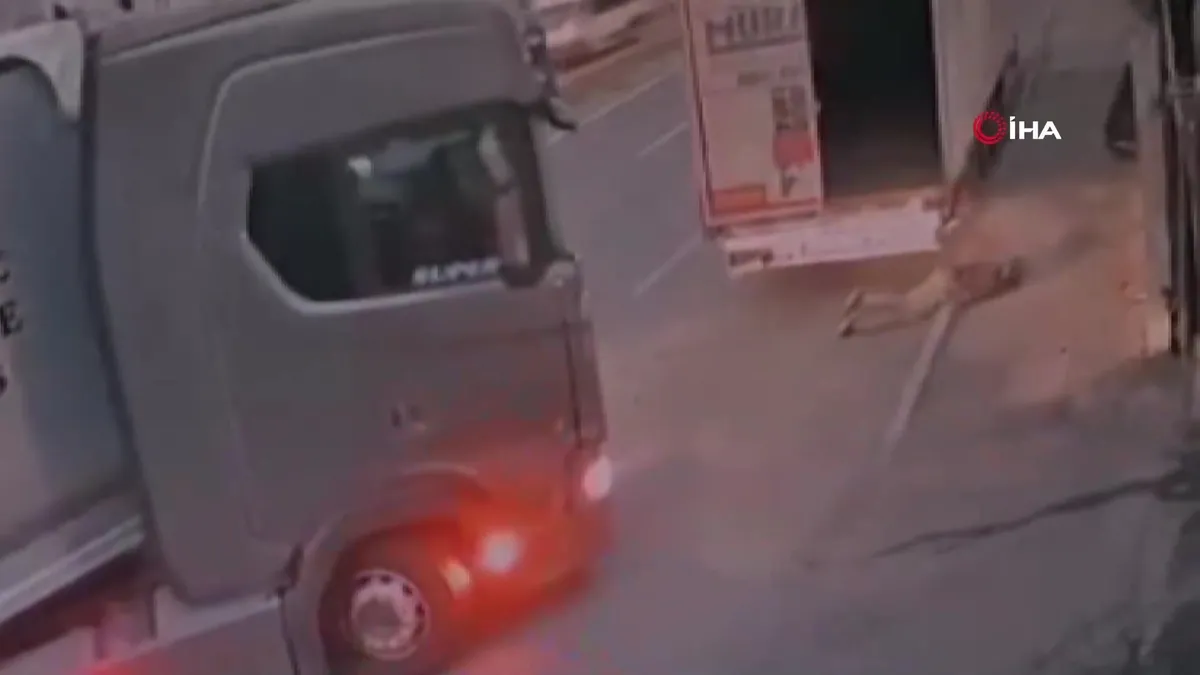 İstanbul'da 19 yaşındaki Onur'un öldüğü feci kazanın görüntüleri ortaya çıktı | Video videosunu izle | Son Dakika Haberleri