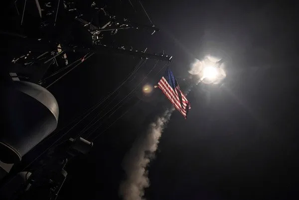 ABD Suriye’ye onlarca füze fırlattı