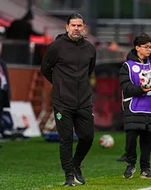 İbrahim Üzülmez: Ayağa kalkmamız lazım!