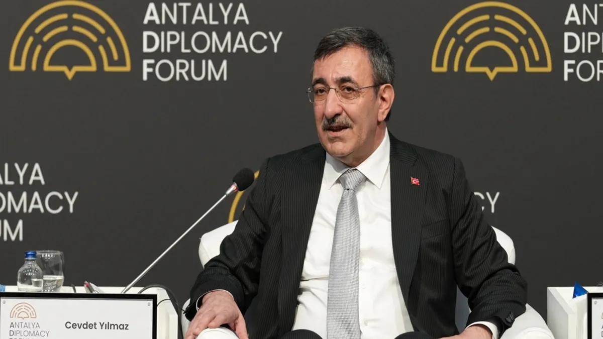 Cevdet Yılmaz’dan Avrupa’ya “daha fazla liderlik” çağrısı Cevdet Yılmaz’dan Avrupa’ya “daha fazla liderlik” çağrısı