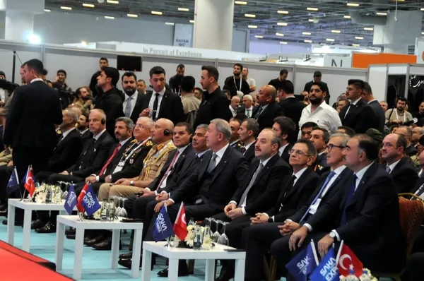 turkiyenin-yerli-ve-milli-savunma-sanayi-fuari-onemli-mesajlarla-acildi-1666713137788.jpeg
