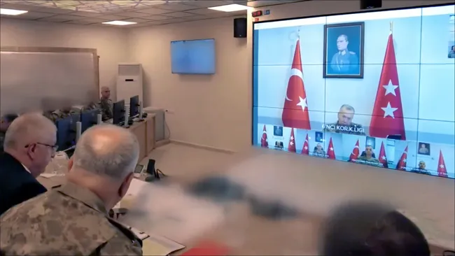 baskan-erdogan-sinirdaki-askerlerin-bayramini-kutladi-mehmetcik-terore-karsi-ciddi-mucadeleler-verdi-1718542942577.jpg Başkan Erdoğan, sınırdaki askerlerin bayramını kutladı: Mehmetçik, teröre karşı ciddi mücadeleler verdi