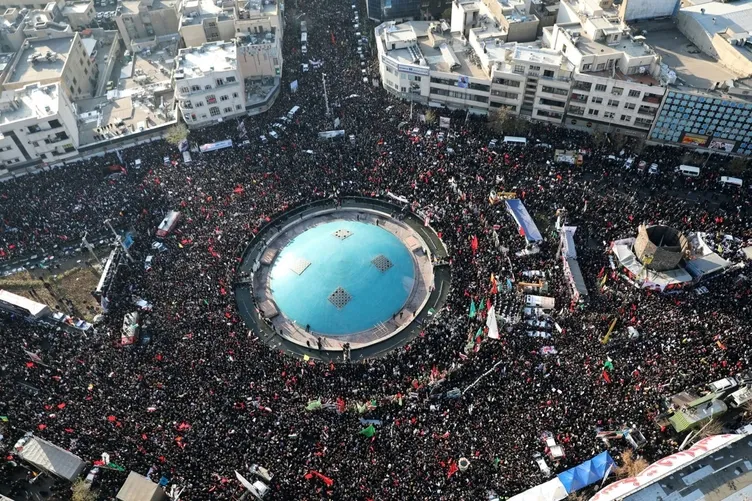 Kasım Süleymani'nin cenaze töreninde izdiham! Çok sayıda ölü ve yaralı var