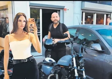 Motosikletiyle ciddi bir kaza geçirdi