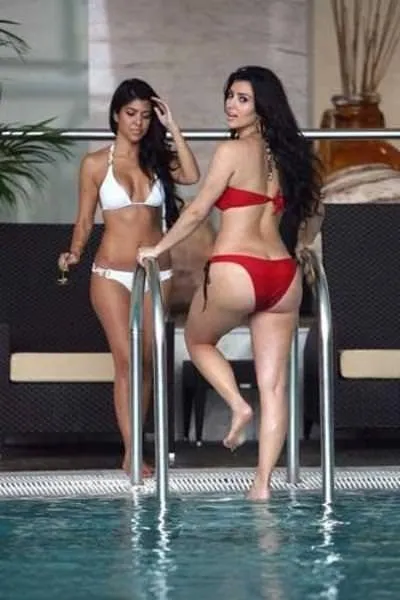 Kardashian kardeşler birlikte poz verdi