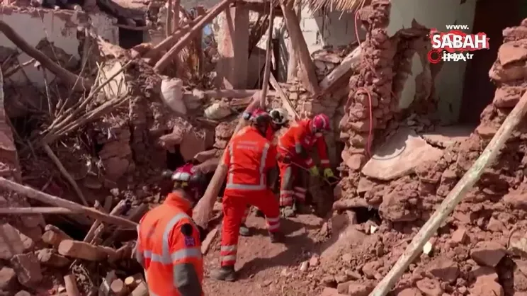 Fas’ta enkaz altında kalan eşek 10 gün sonra kurtarıldı | Video