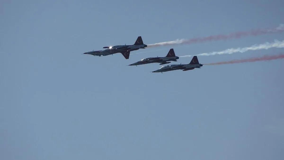 Türk yıldızları 110. yıl için havalandı