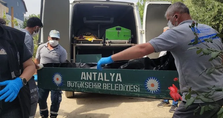 Antalya’da feci olay: Ev sahibi daireden gelen kokuyu fark edince…