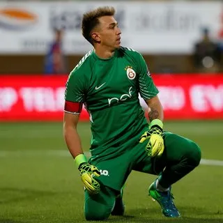 Ne çektin be Muslera