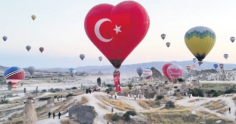 Balonlar şehitlerin anısına yükseldi