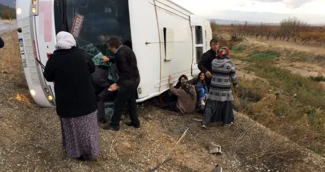Denizli’de yolcu otobüsü devrildi: 2 ölü, 19 yaralı