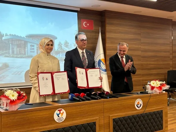 surmeneye-dev-bilim-yatirimi-bilim-merkezi-icin-imzalar-atildi-1777646455437.jpg
