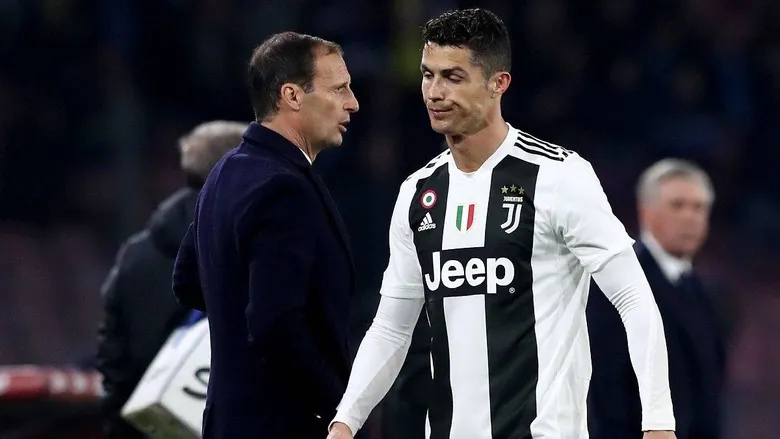 allegri-eski-ogrencisi-cristiano-ronaldoyu-sucladi-takimlarin-gelisimine-engel-oluyor-1637656242064.jpg